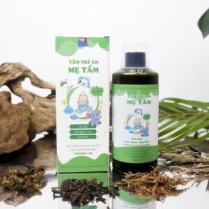 Tắm trẻ em mẹ tắm