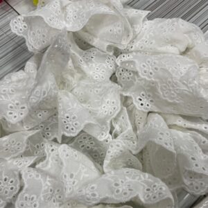 Cột ren trắng lớn