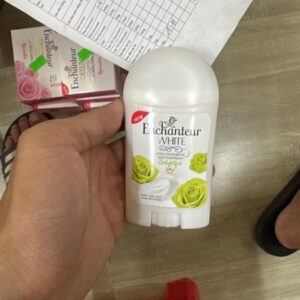 Lăn khử mùi Enchanteur White Stick Deodorant Anti Perspirant Charming 40g bông xanh