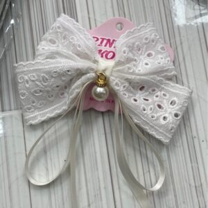 Kẹp nơ ren trắng