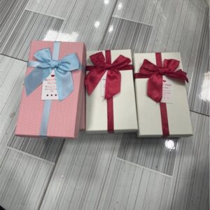 Hộp quà thắt nơ