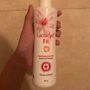 Dung dịch vệ sinh phụ nữ hằng ngày lactacyd fh chai 250ml
