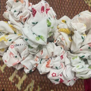 Cột trắng hình trái cây