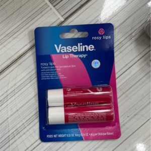 Dưỡng môi vaseline rosy lips hồng