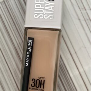 Kem nền maybelline nắp trắng 110