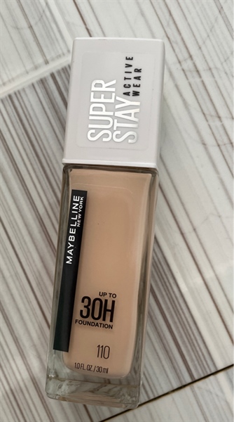 Kem nền maybelline nắp trắng 110