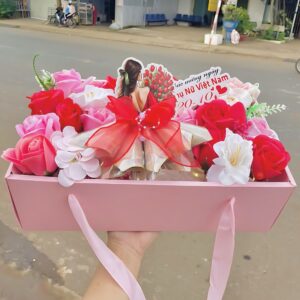 Hộp hoa lớn hình cô gái